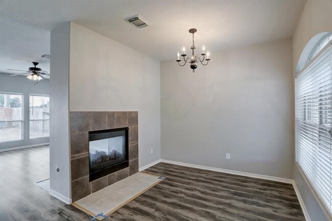 Building Photo - 15530 Hickory Dale St