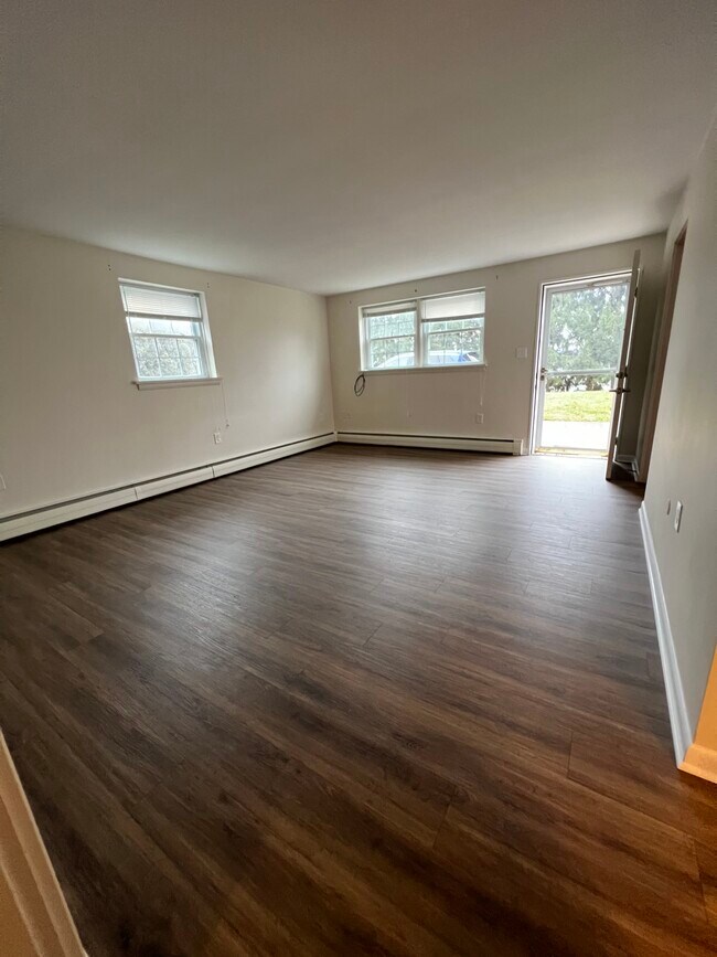 Building Photo - 1042-1044 Walnut St