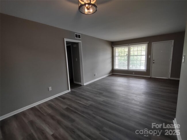 Building Photo - 4601 Coronado Dr