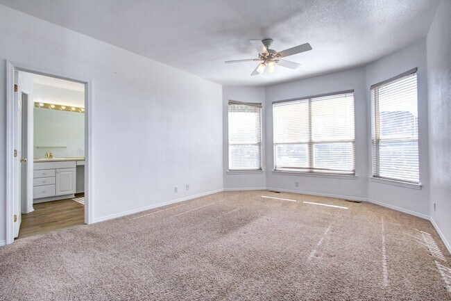 Building Photo - Metzler Ranch single family 4b/3b huge gar...