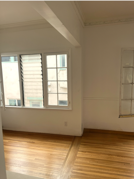 Building Photo - 926 S Curson Ave