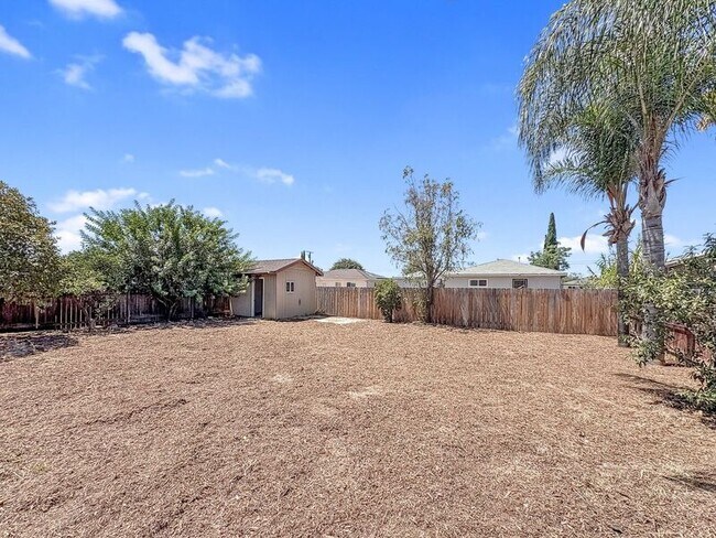Building Photo - 839 N Midway Dr