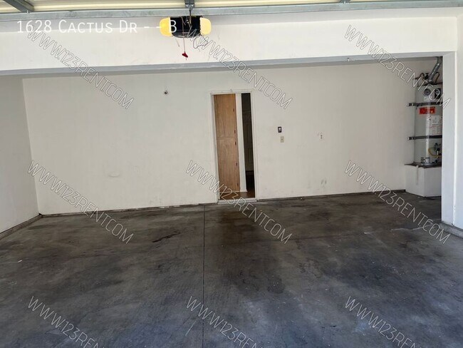 Building Photo - 1628 Cactus Dr