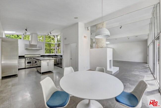 Building Photo - 30611 Las Estrellas Dr