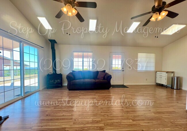 Building Photo - 8440 Ponderosa Way