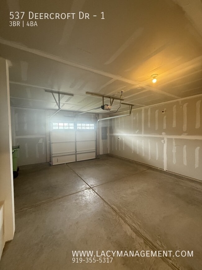 Building Photo - 537 Deercroft Dr