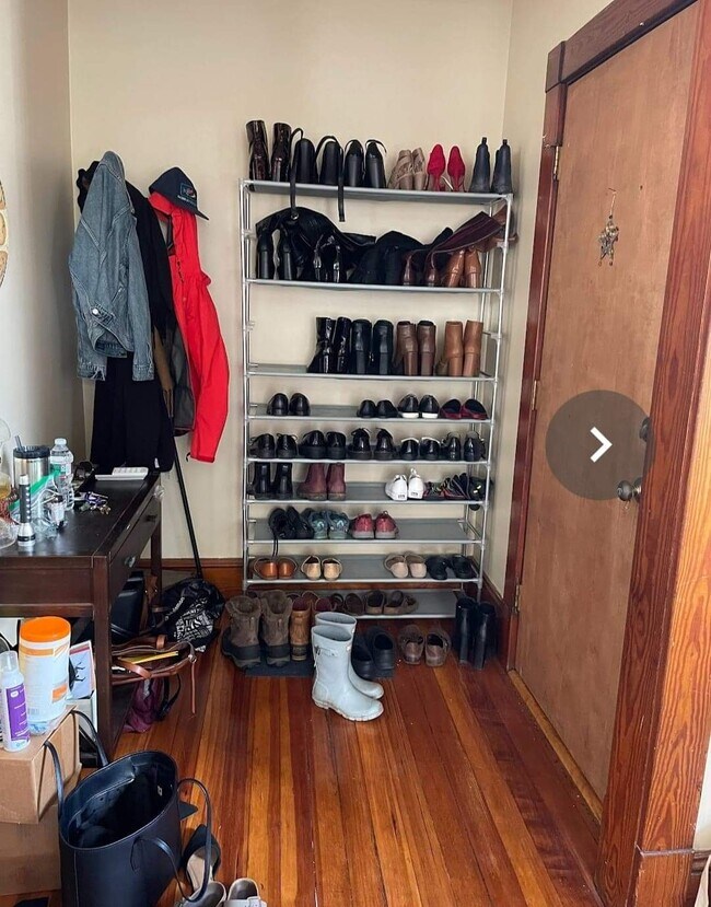 Building Photo - 14 Bardwell St