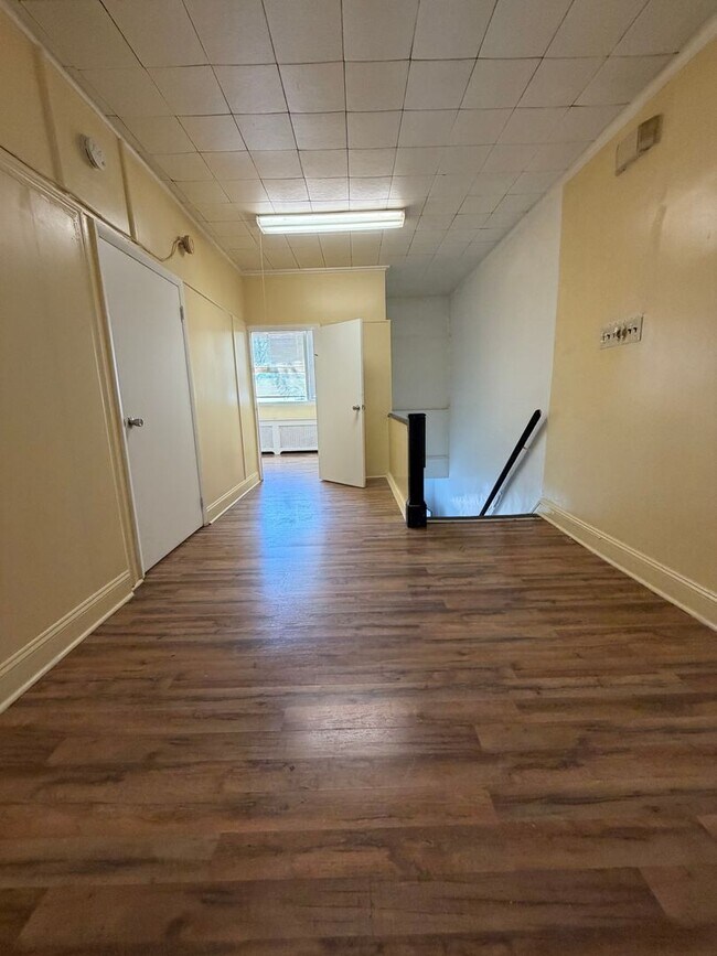 Building Photo - Stunning 3-Bedroom Apartment in Darby! Available NOW!