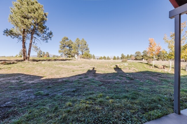 Building Photo - 21 W Golf Pl