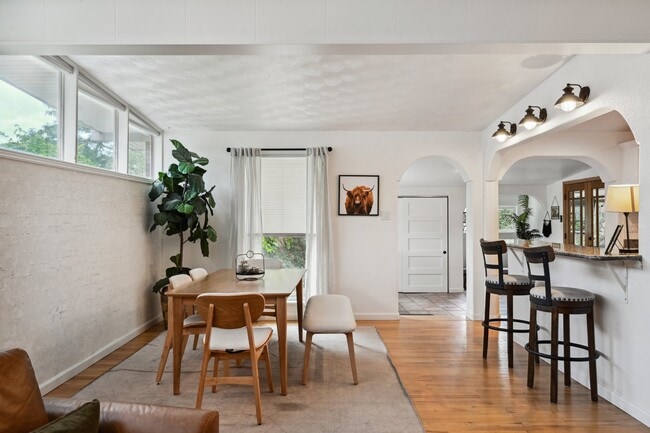 Building Photo - 5944 S Milwaukee Way