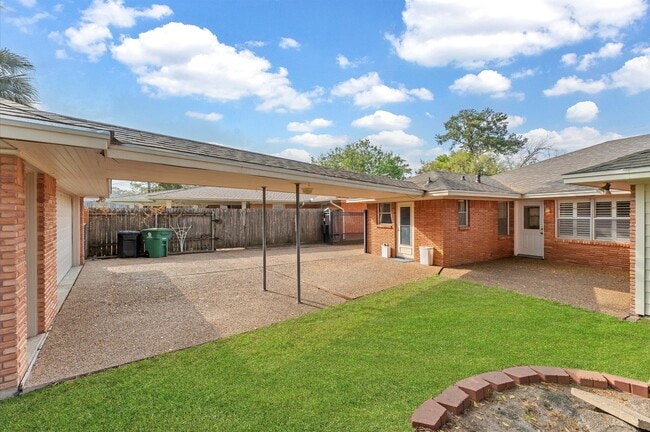 Building Photo - 6327 Wynnwood Ln