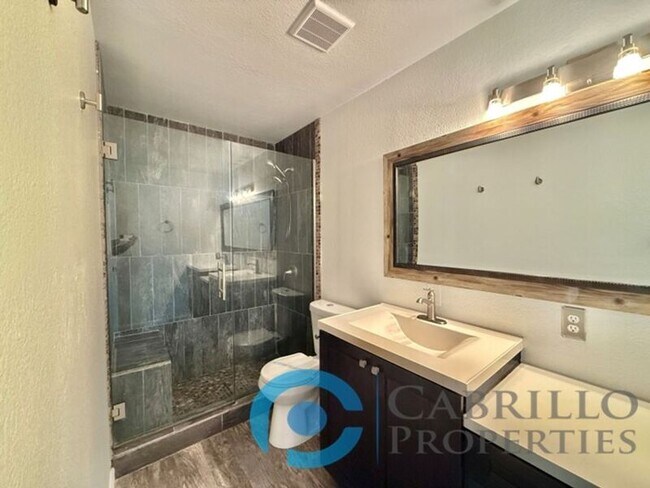 Building Photo - 2828 Famosa Blvd