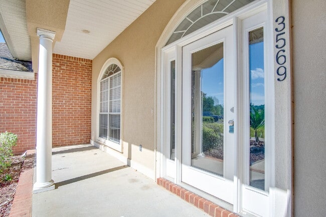 Building Photo - Spacious Pace Home with Office, Fireplace ...