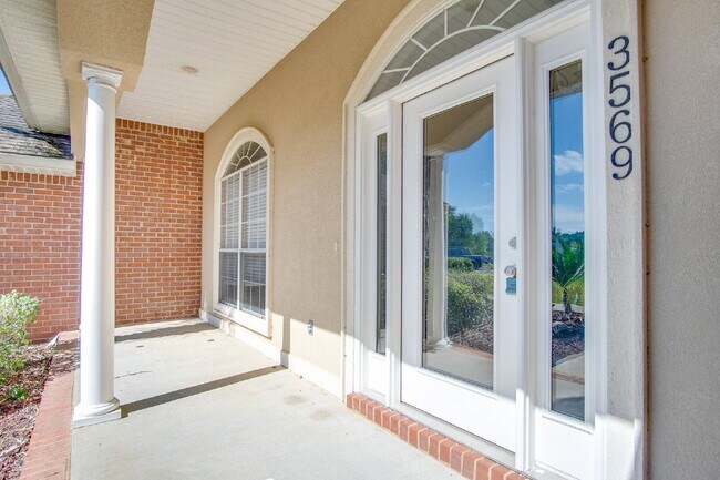 Building Photo - Spacious Pace Home with Office, Fireplace & Pergola