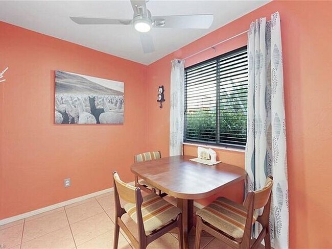 Building Photo - 2 Bedroom Condo with One Car Garage