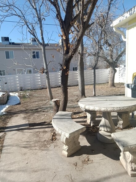 Building Photo - 335 W Kennedy Ave