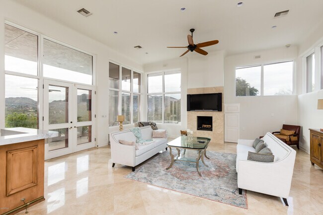 Building Photo - 7421 N Las Brisas Ln