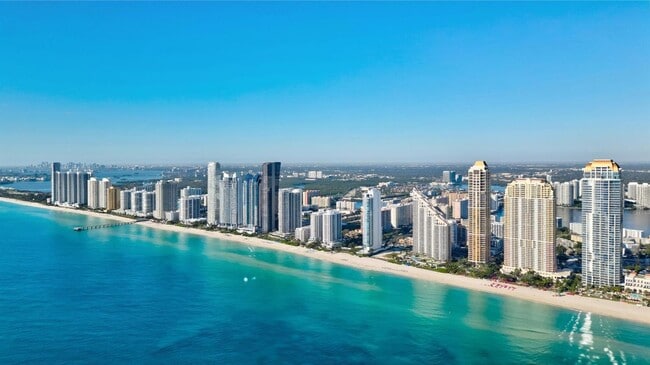 Building Photo - 17901 Collins Ave