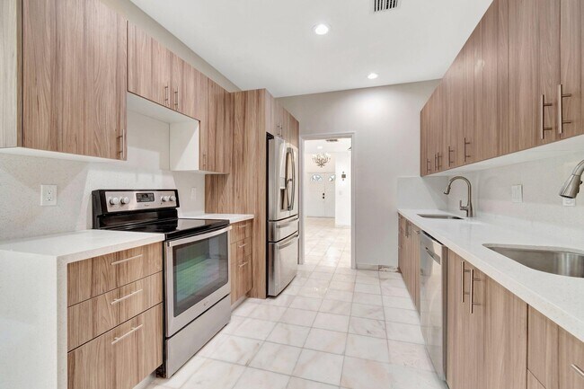 Building Photo - 7810 Villa Nova Dr