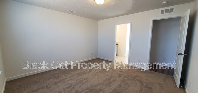 Building Photo - 10679 W New Berlin Dr