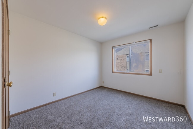 Building Photo - 915 Spiros Ct