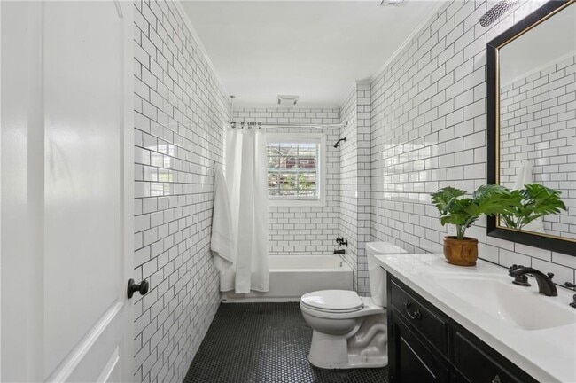 Building Photo - 1833 Flat Shoals Rd SE