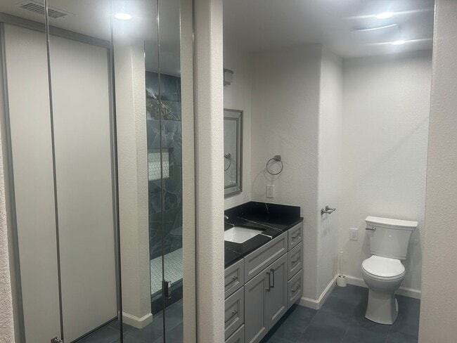 Building Photo - Newly Remodeled 2 Bedroom, 2 Bath Condo