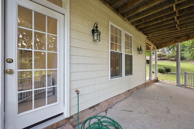 Building Photo - 108 Clay Cir