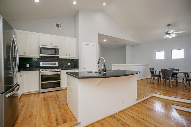 Building Photo - 9802 Sandra Ann Ct