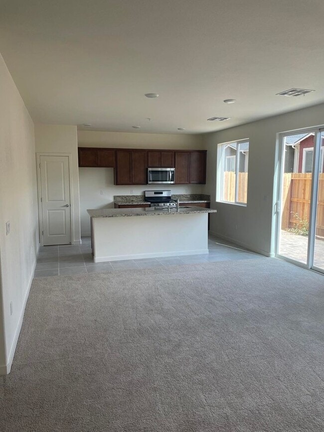 Building Photo - Only 1 Resident - Newer Home