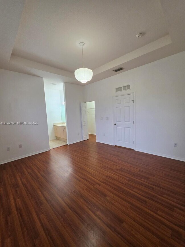 Building Photo - 4906 SW 141st Ave