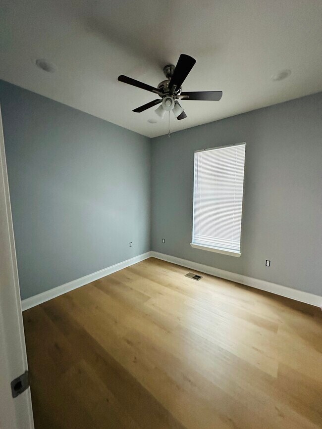 Building Photo - 5430 N Román St