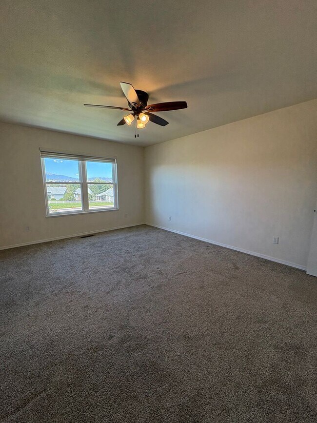 Building Photo - Stunning 2-Story 4 Bedroom Home With Finished Walk-Out Basement and Bonus Room