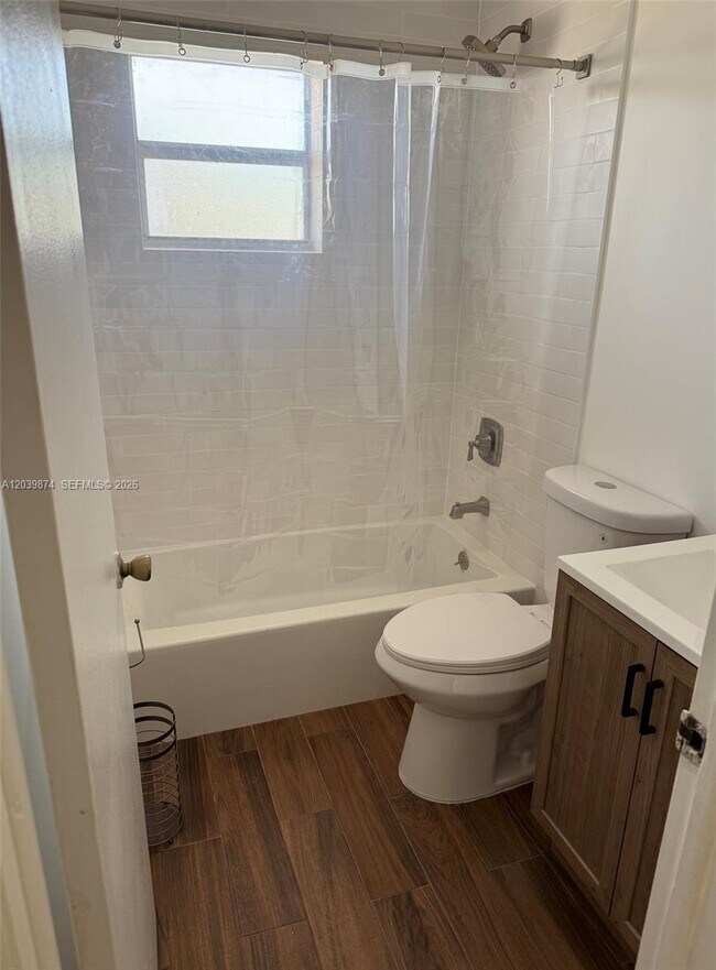 Building Photo - 2645 SW 28th Ct