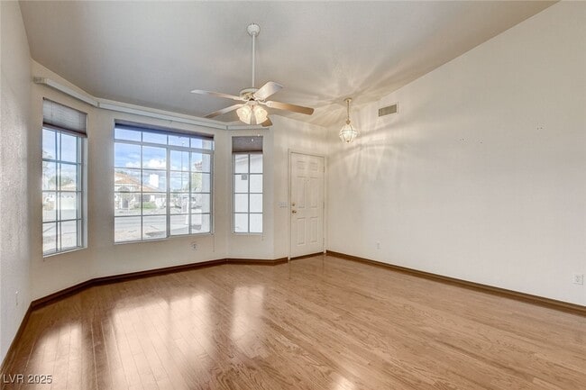 Building Photo - 114 E Tamarack Dr