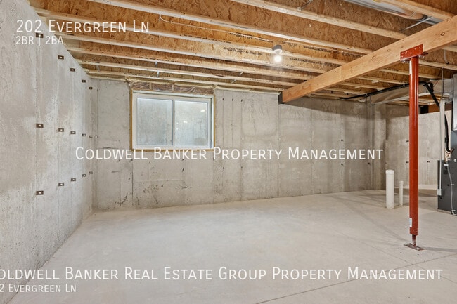 Building Photo - 202 Evergreen Ln