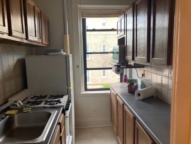 Building Photo - 43 Glenville Ave