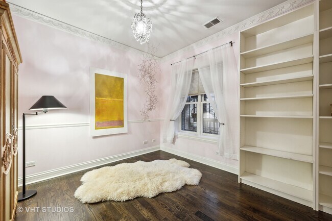 Building Photo - 441 W Roslyn Pl