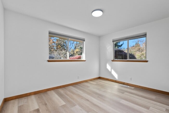 Building Photo - 4Bd/1.75Ba Seattle House