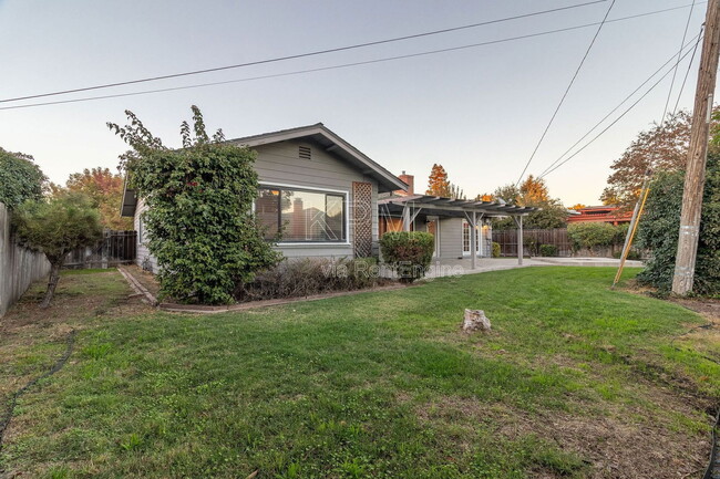 Building Photo - 1056 Cameron Way