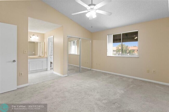 Building Photo - 640 N University Dr