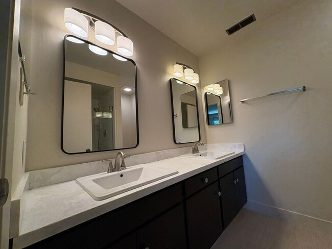 Building Photo - Charming Palo Alto Home with Beautiful Lan...