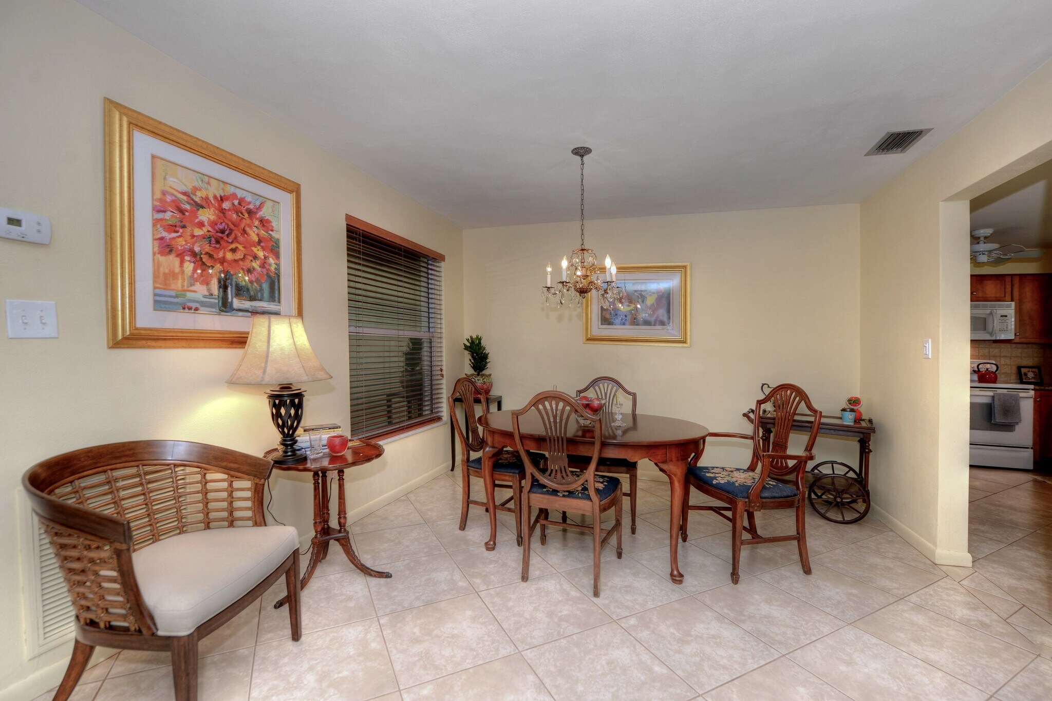 Dining area - 5652 Eichen Cir