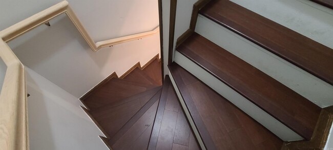 Building Photo - 107 Roundleaf Ct