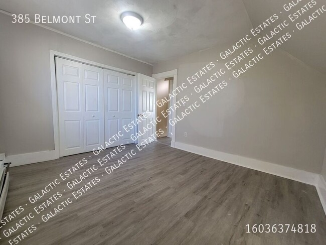 Building Photo - Single Family Home Off-street parking and ...