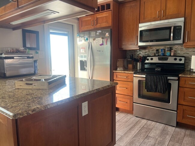 Building Photo - NEW PRICE! 2BD/2BA with Detached Carport on Venice Island!