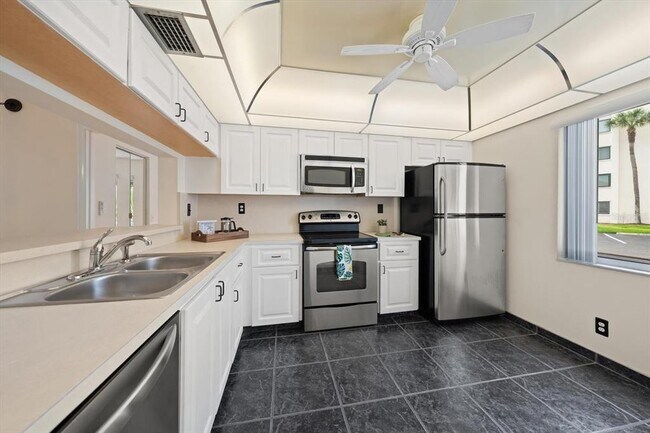 Building Photo - 5532 Del Sol Blvd