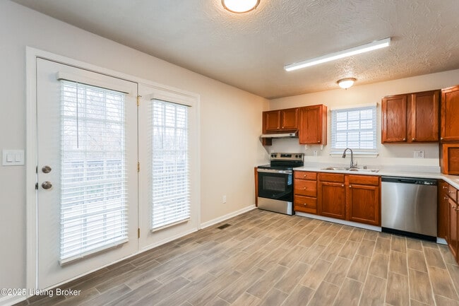 Building Photo - 10103 Lancewood Rd