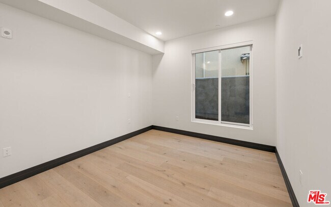 Building Photo - 118 Orlando Ave