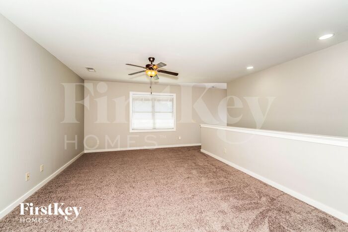 Building Photo - 455 Lake Chelsea Way